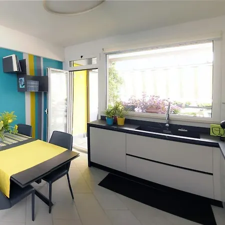 アパート La Petite Terrasse アヴェッツァーノ