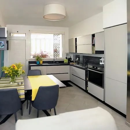 アパート La Petite Terrasse アヴェッツァーノ